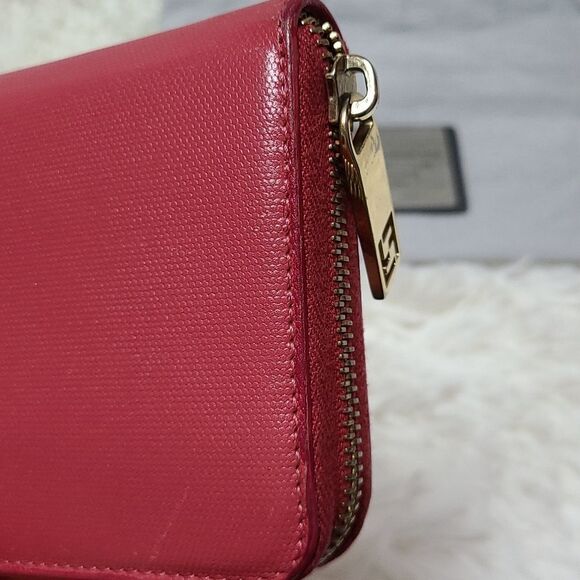 💯 Authentic Fendi zippy wallet 🍀 - Picture 6 of 12